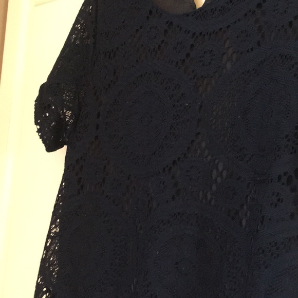 Super cute lace tunic! - Picture 3 of 4
